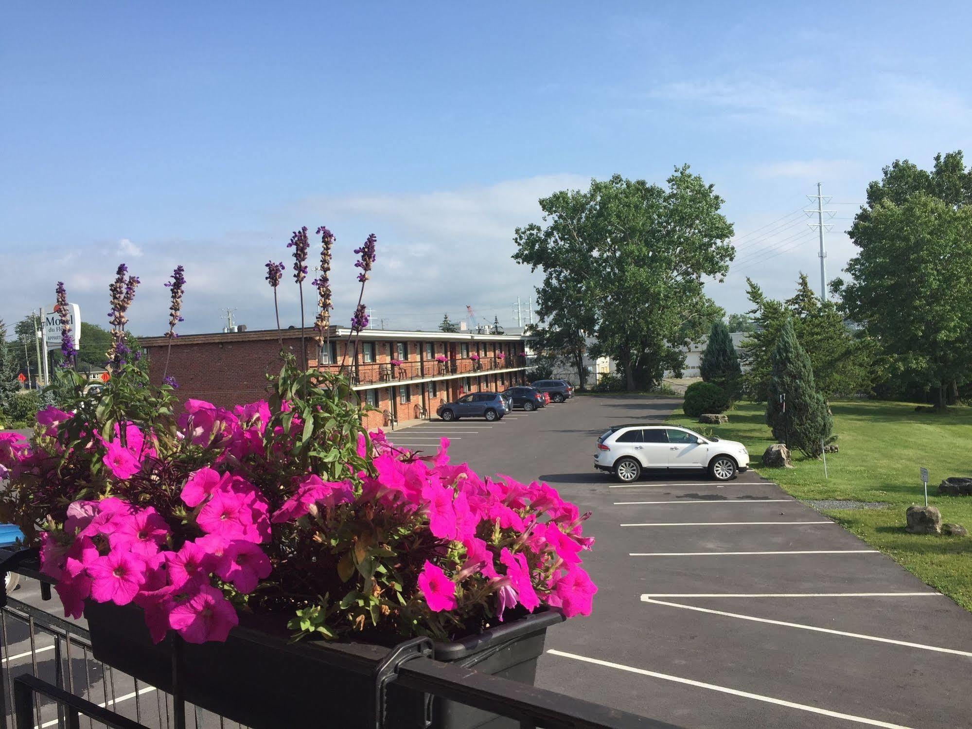 Motel Du Fleuve Brossard Exterior foto