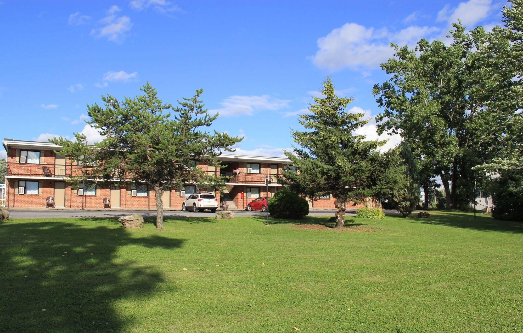 Motel Du Fleuve Brossard Exterior foto